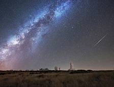 泰德天文台上空的英仙座流星