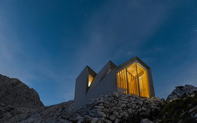 斯洛文尼亚克拉尼岩石顶上建筑