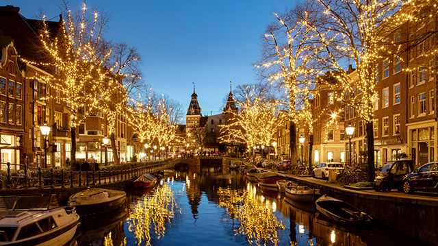 斯皮格尔运河上的灯光装饰