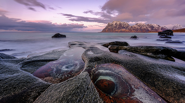 乌塔克莱夫海滩的龙之眼岩层