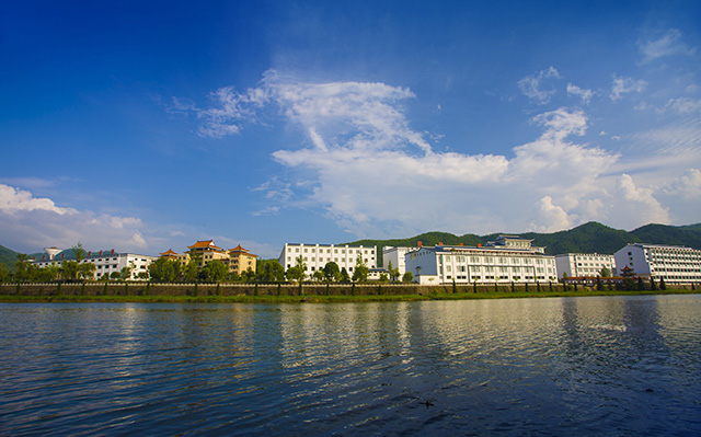 山水画卷里遇见生活的本色